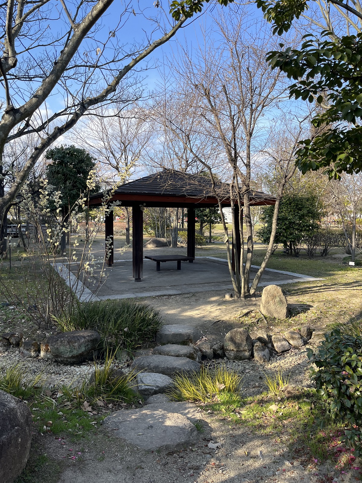 休憩所のベンチ